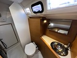 Jeanneau Sun Odyssey 349 L/K- heads and separate shower